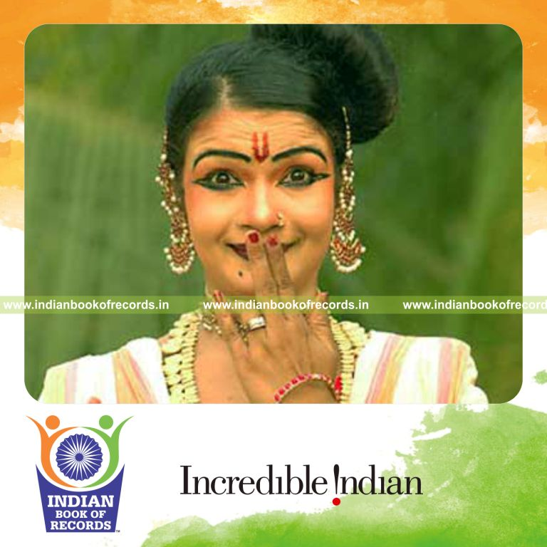 female individual performing mohiniyattam dance continuously for record in Indian Book of Records