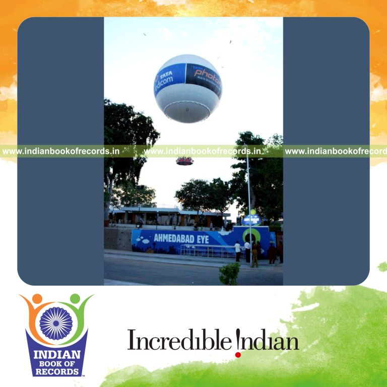 group of passengers participating in balloon ride in a single day for record in Indian Book of Records